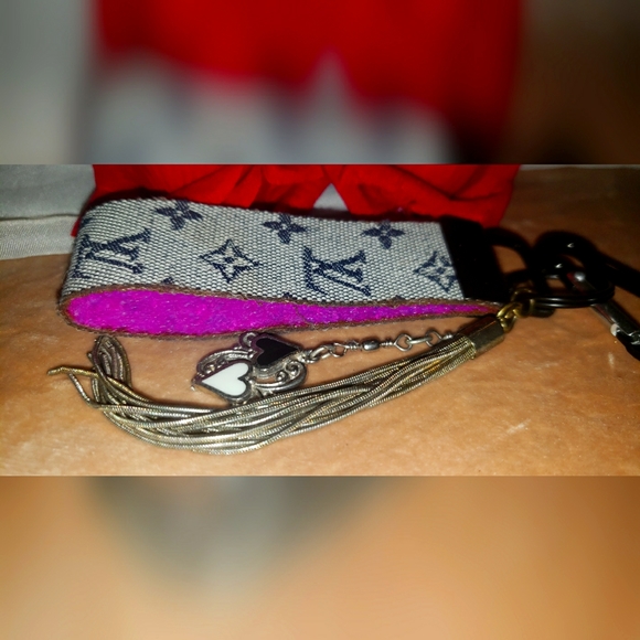 SOLD-Louis Vuitton Custom Monogram Bag Charm Keychain - Picture 6 of 11